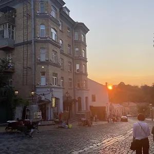 Romantic On Andriivskyi Киев